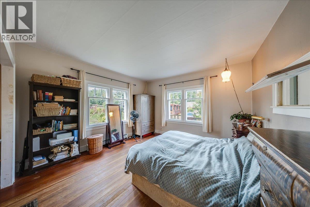 2433 First Avenue, Rossland, British Columbia  V0G 1Y0 - Photo 13 - 10399495