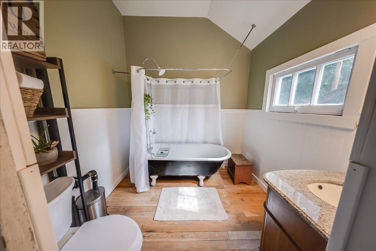 2433 First Avenue, Rossland, British Columbia  V0G 1Y0 - Photo 21 - 10399495