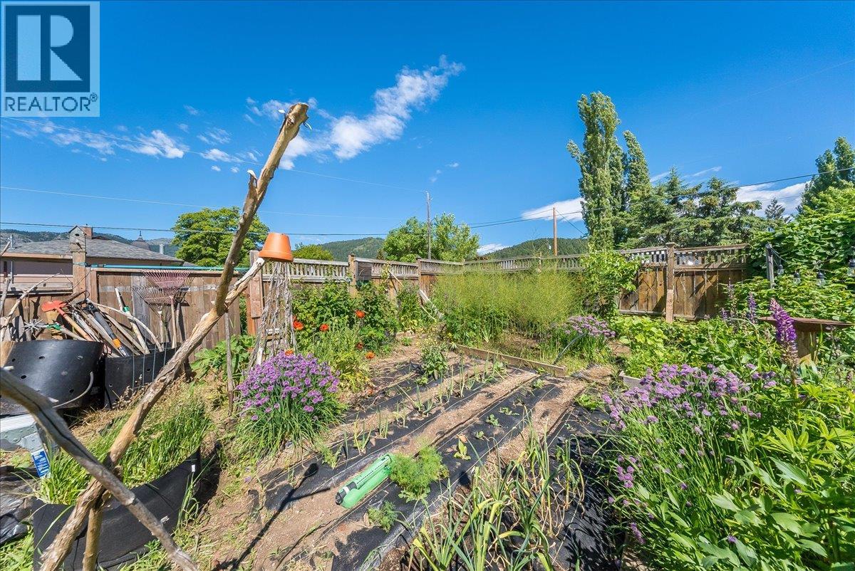 2433 First Avenue, Rossland, British Columbia  V0G 1Y0 - Photo 34 - 10399495
