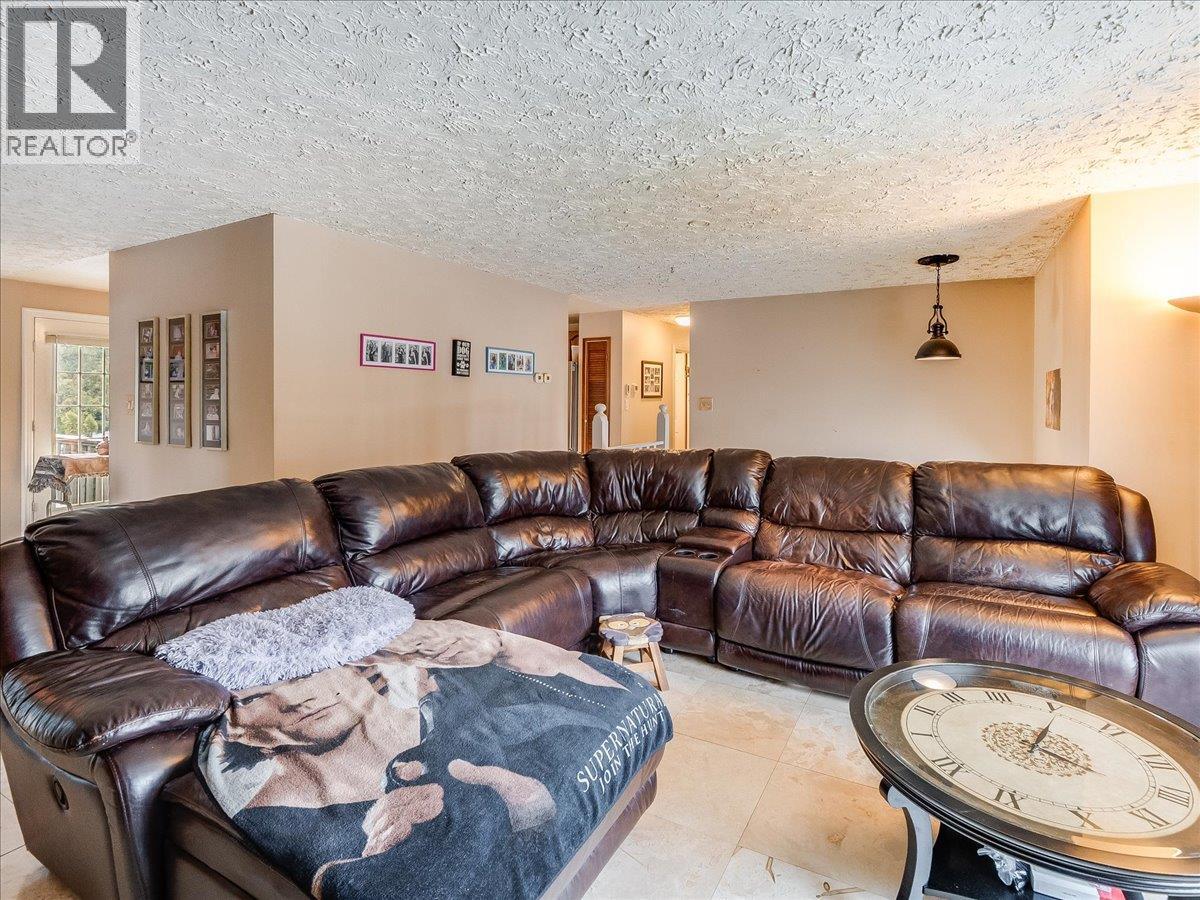 1076 Columbia Gardens Road, Fruitvale, British Columbia  V0G 1L1 - Photo 14 - 10399385