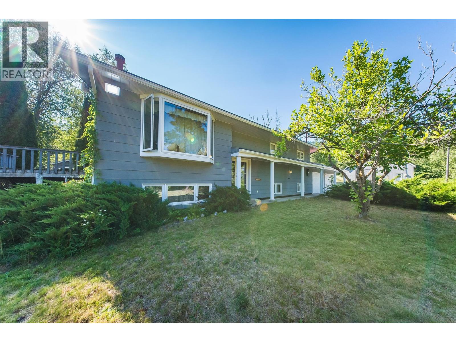 1076 Columbia Gardens Road, Fruitvale, British Columbia  V0G 1L1 - Photo 2 - 10399385