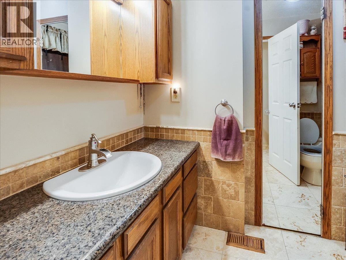1076 Columbia Gardens Road, Fruitvale, British Columbia  V0G 1L1 - Photo 31 - 10399385