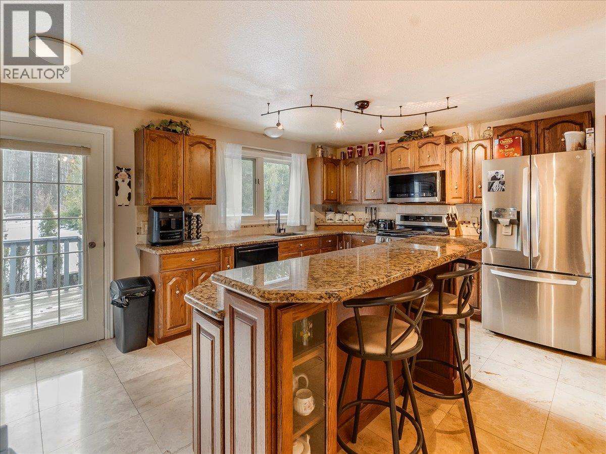 1076 Columbia Gardens Road, Fruitvale, British Columbia  V0G 1L1 - Photo 6 - 10399385