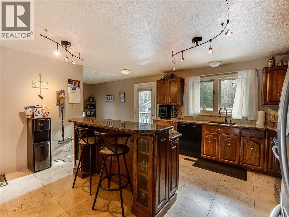 1076 Columbia Gardens Road, Fruitvale, British Columbia  V0G 1L1 - Photo 7 - 10399385
