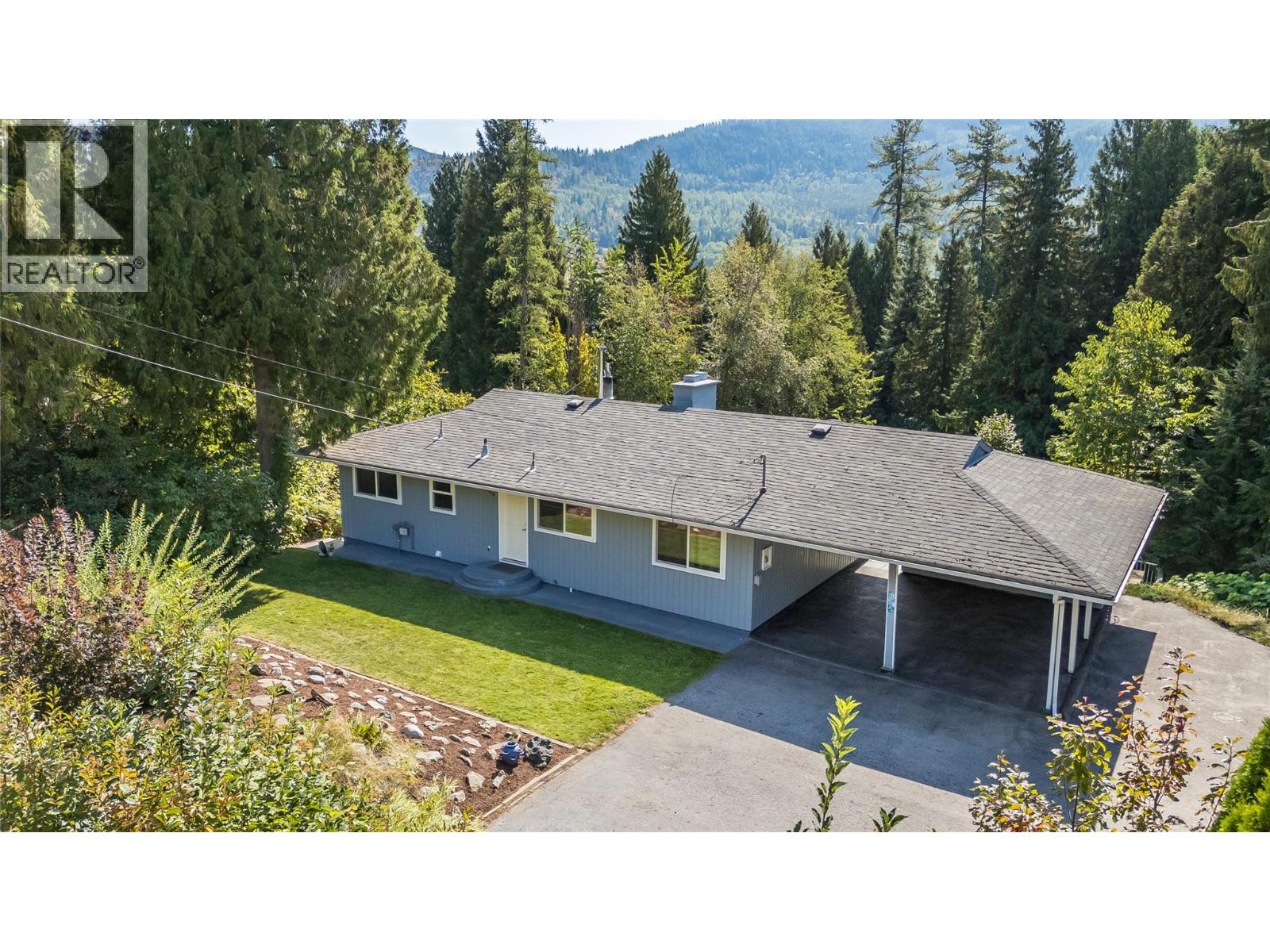 1048 Christie Road, Montrose, British Columbia  V0G 1P0 - Photo 1 - 10398908