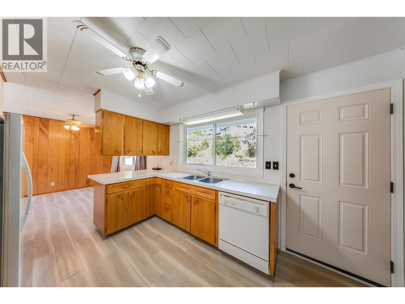 1048 Christie Road, Montrose, British Columbia  V0G 1P0 - Photo 2 - 10398908