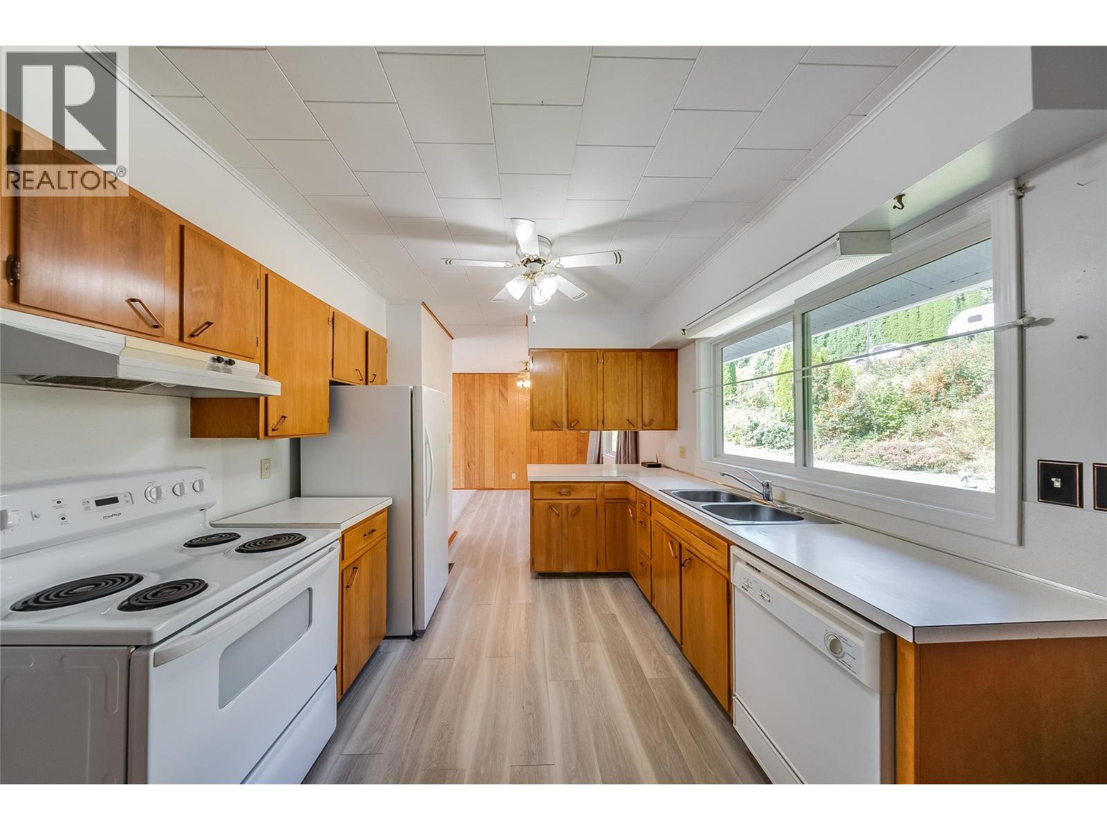 1048 Christie Road, Montrose, British Columbia  V0G 1P0 - Photo 4 - 10398908