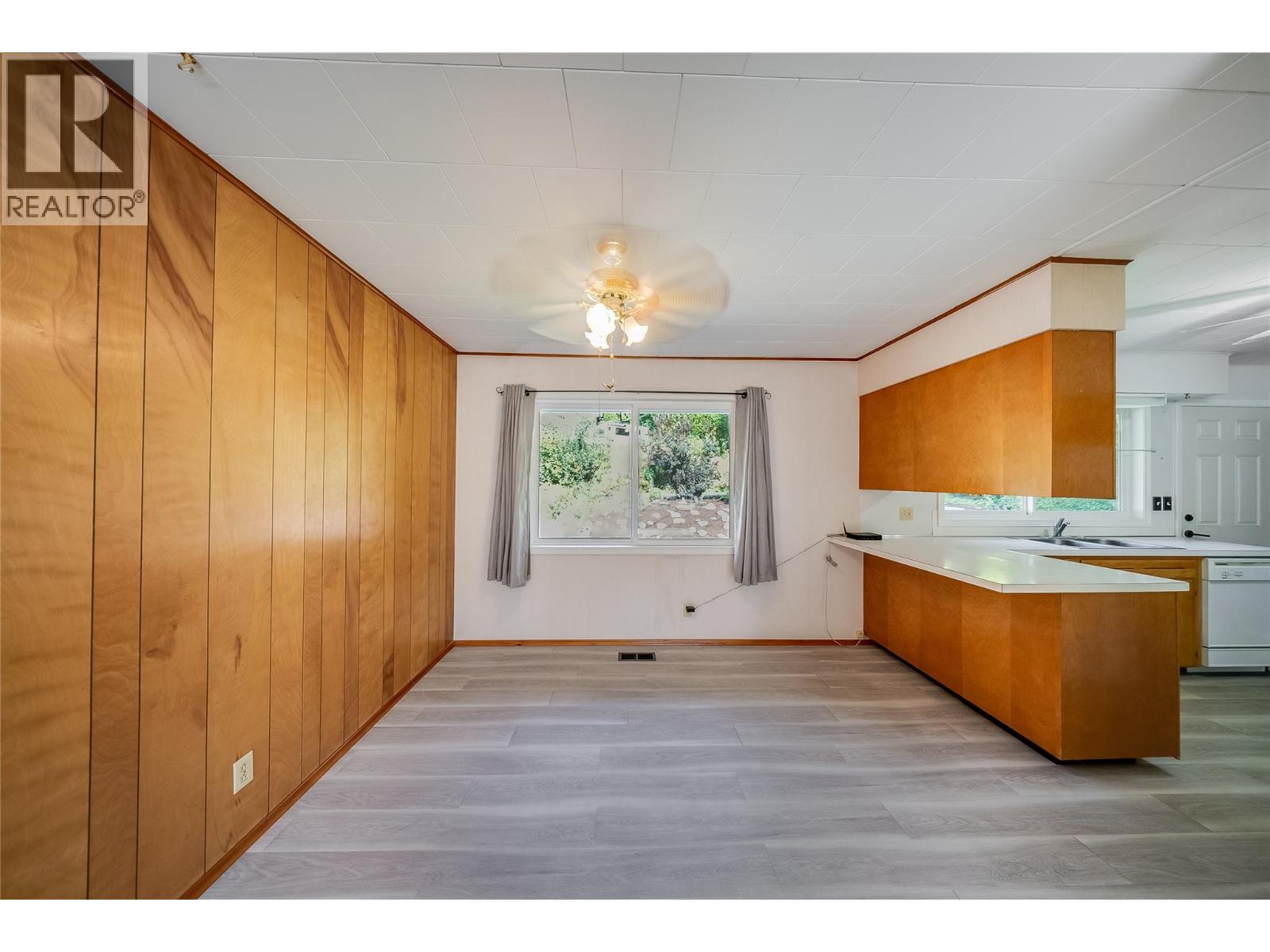 1048 Christie Road, Montrose, British Columbia  V0G 1P0 - Photo 6 - 10398908