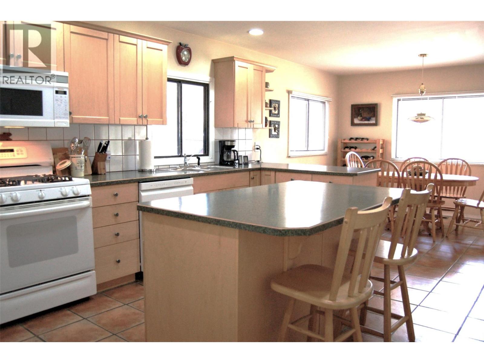 10504 Ritchie Street, Summerland, British Columbia  V0H 1Z5 - Photo 4 - 10399538