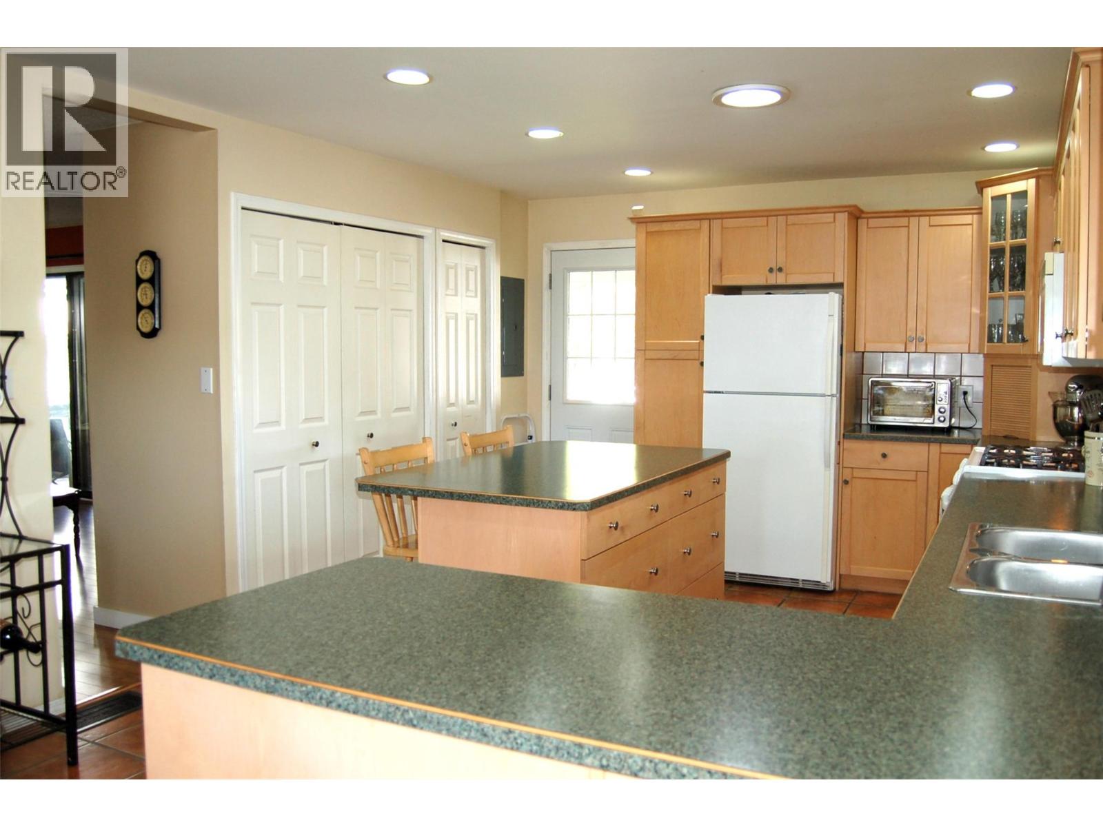 10504 Ritchie Street, Summerland, British Columbia  V0H 1Z5 - Photo 5 - 10399538