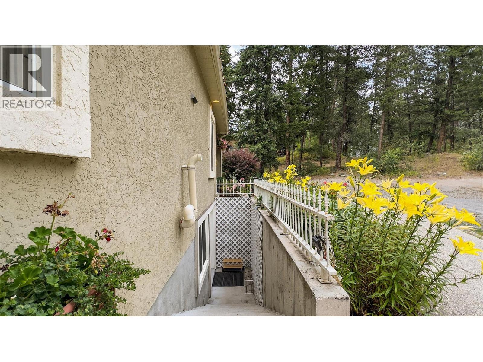 3605 Luxmoore Road, Kelowna, British Columbia  V1W 4C7 - Photo 48 - 10399361