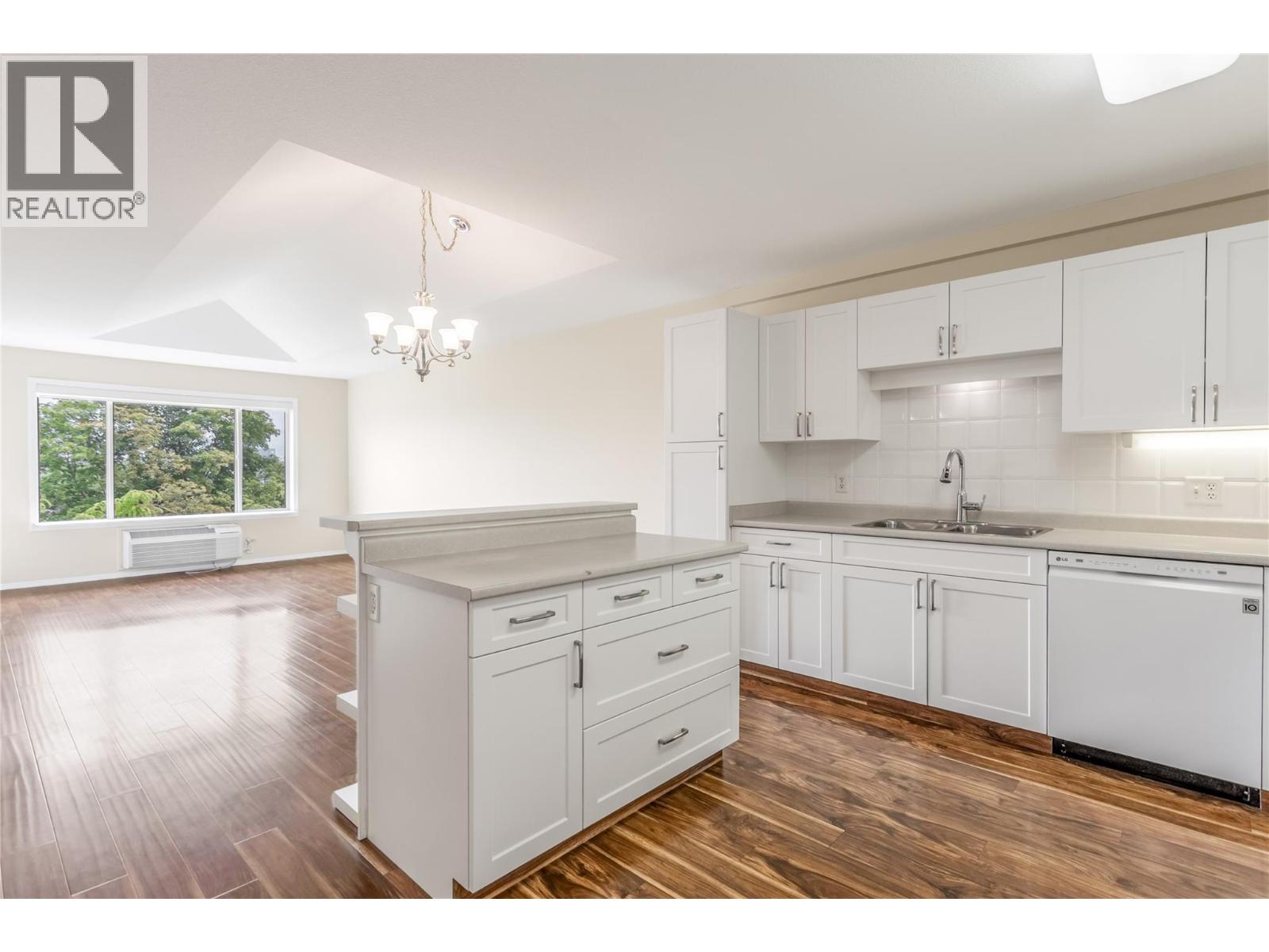 250 Dougall Road N Unit# 405, Kelowna, British Columbia  V1X 3K5 - Photo 2 - 10397425