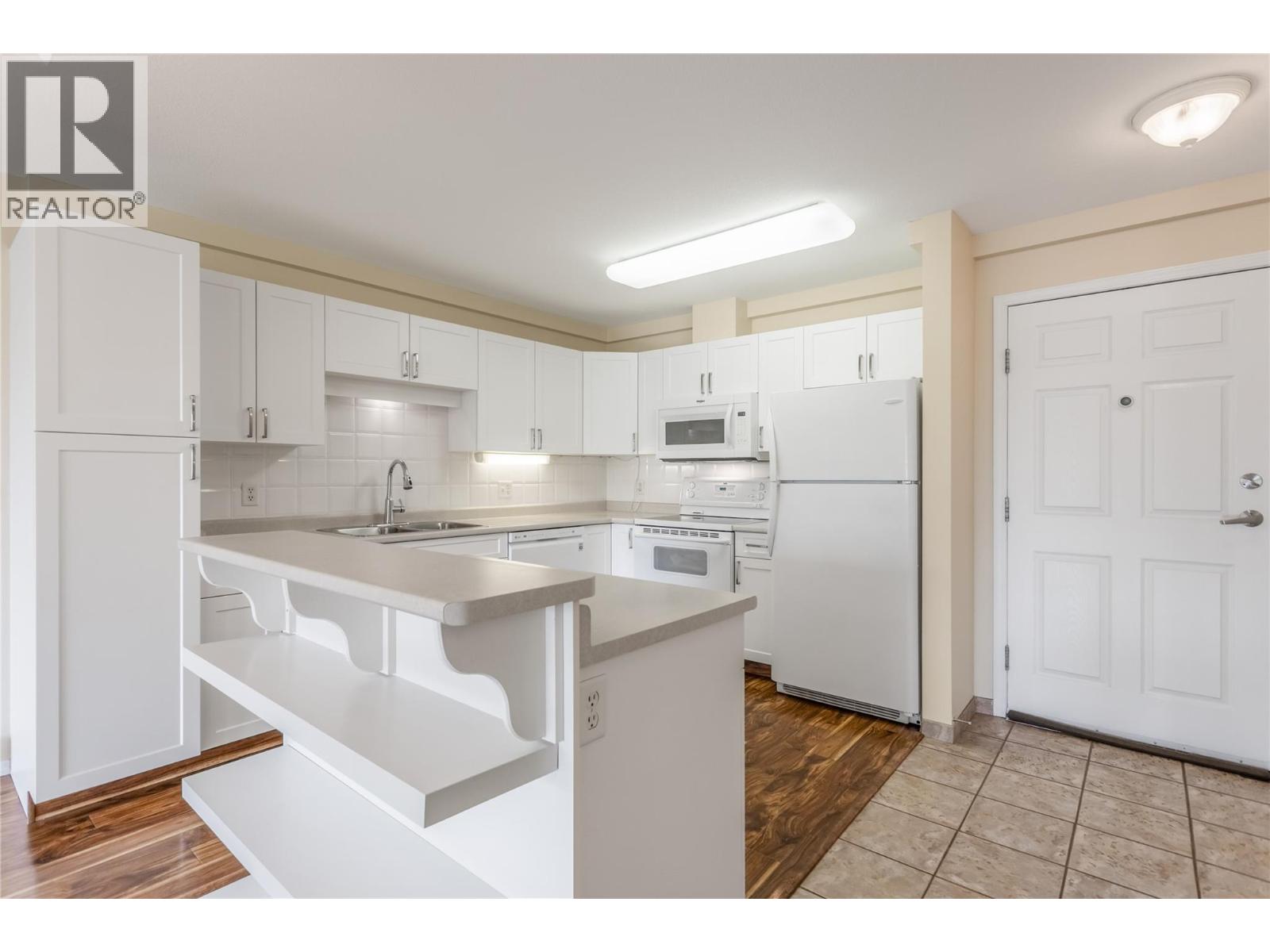 250 Dougall Road N Unit# 405, Kelowna, British Columbia  V1X 3K5 - Photo 3 - 10397425
