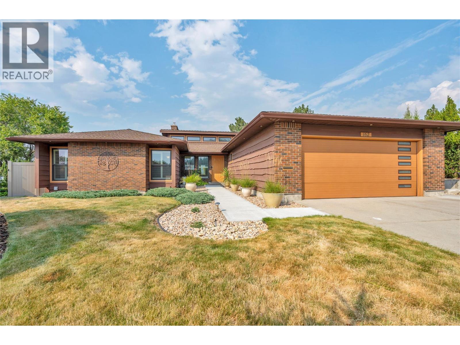 162 Westview Place, Penticton, British Columbia  V2A 7W2 - Photo 1 - 10399182