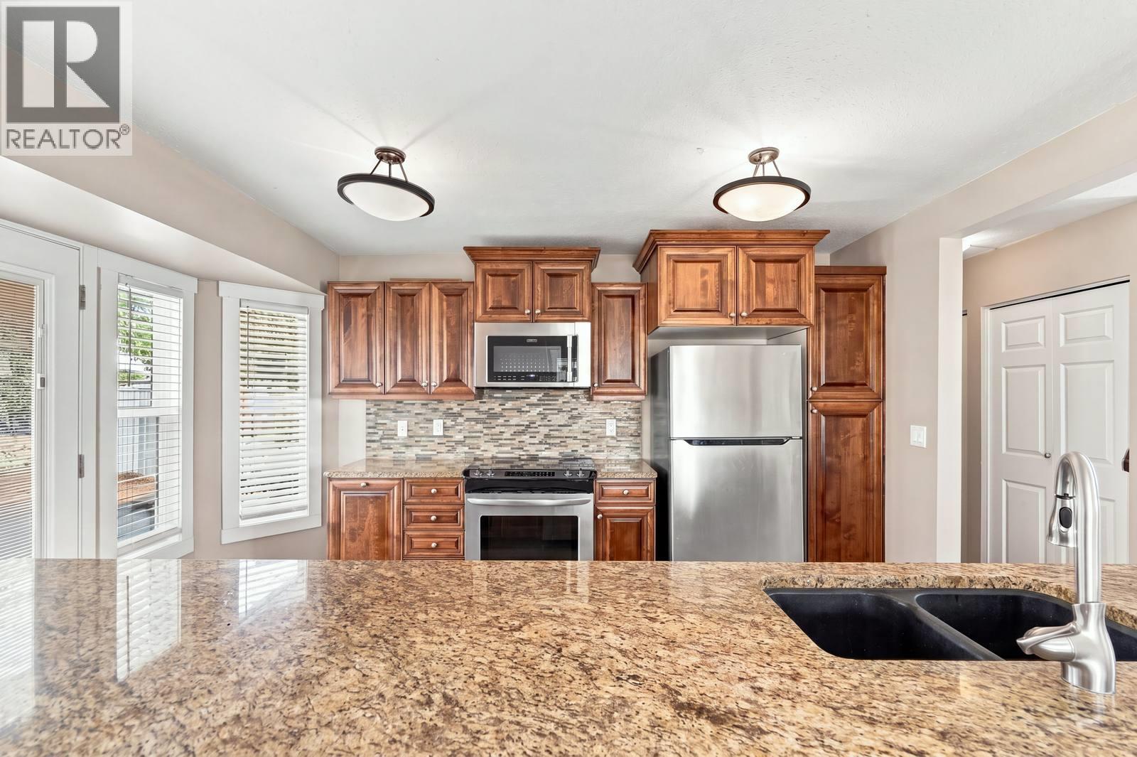 464 Glen Pine Court, Kelowna, British Columbia  V1V 1R3 - Photo 11 - 10398893