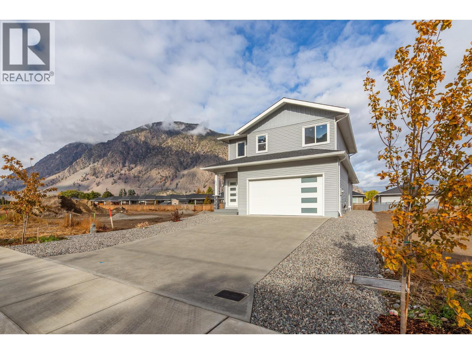 396 11th Avenue, Keremeos, British Columbia  V0X 1N3 - Photo 2 - 10399426