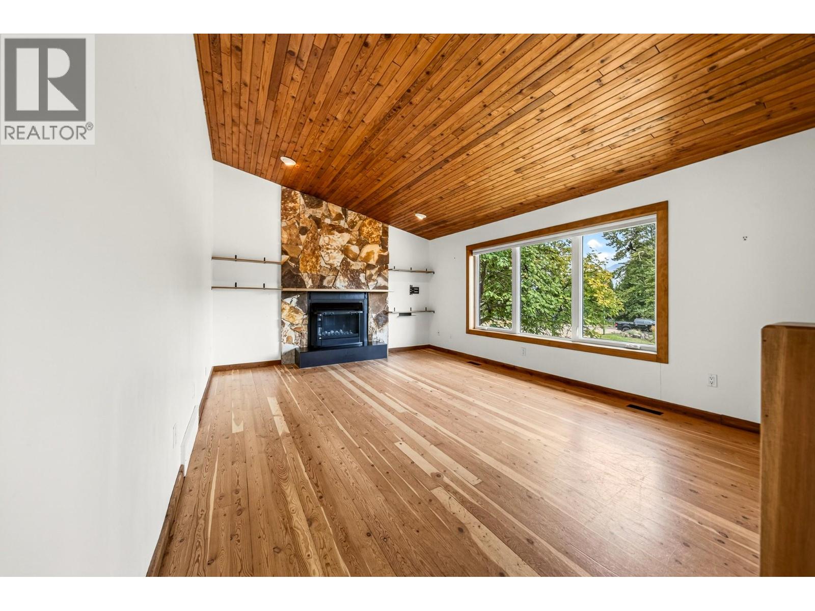 17 Parkland Drive, Fernie, British Columbia  V0B 1M5 - Photo 4 - 10395997