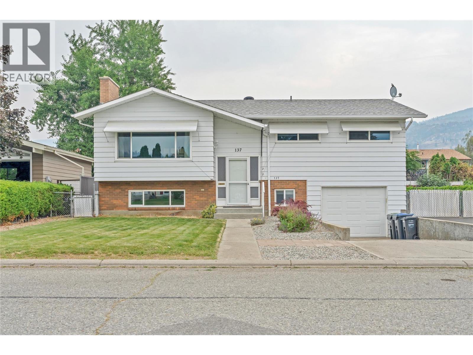 137 Murray Drive, Penticton, British Columbia  V2A 6W7 - Photo 2 - 10399504