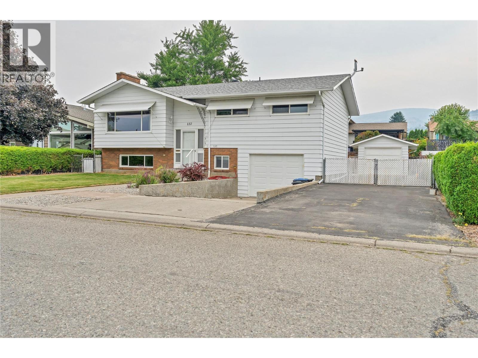 137 Murray Drive, Penticton, British Columbia  V2A 6W7 - Photo 3 - 10399504