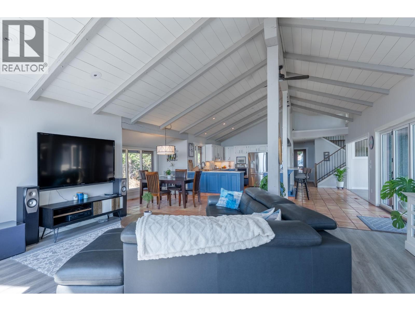 6474 Sierra Drive, Kelowna, British Columbia  V1P 1A4 - Photo 10 - 10398605