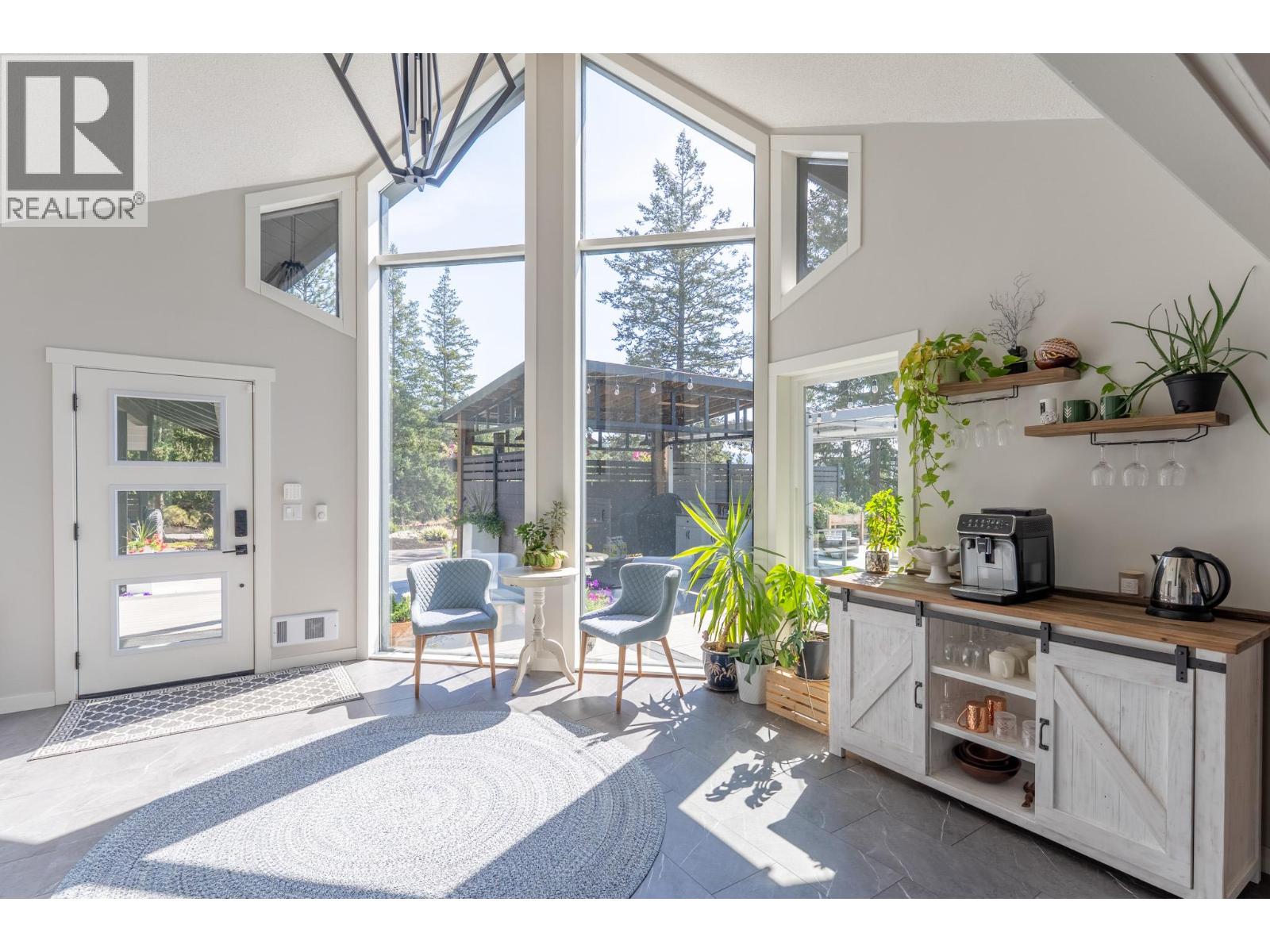 6474 Sierra Drive, Kelowna, British Columbia  V1P 1A4 - Photo 5 - 10398605