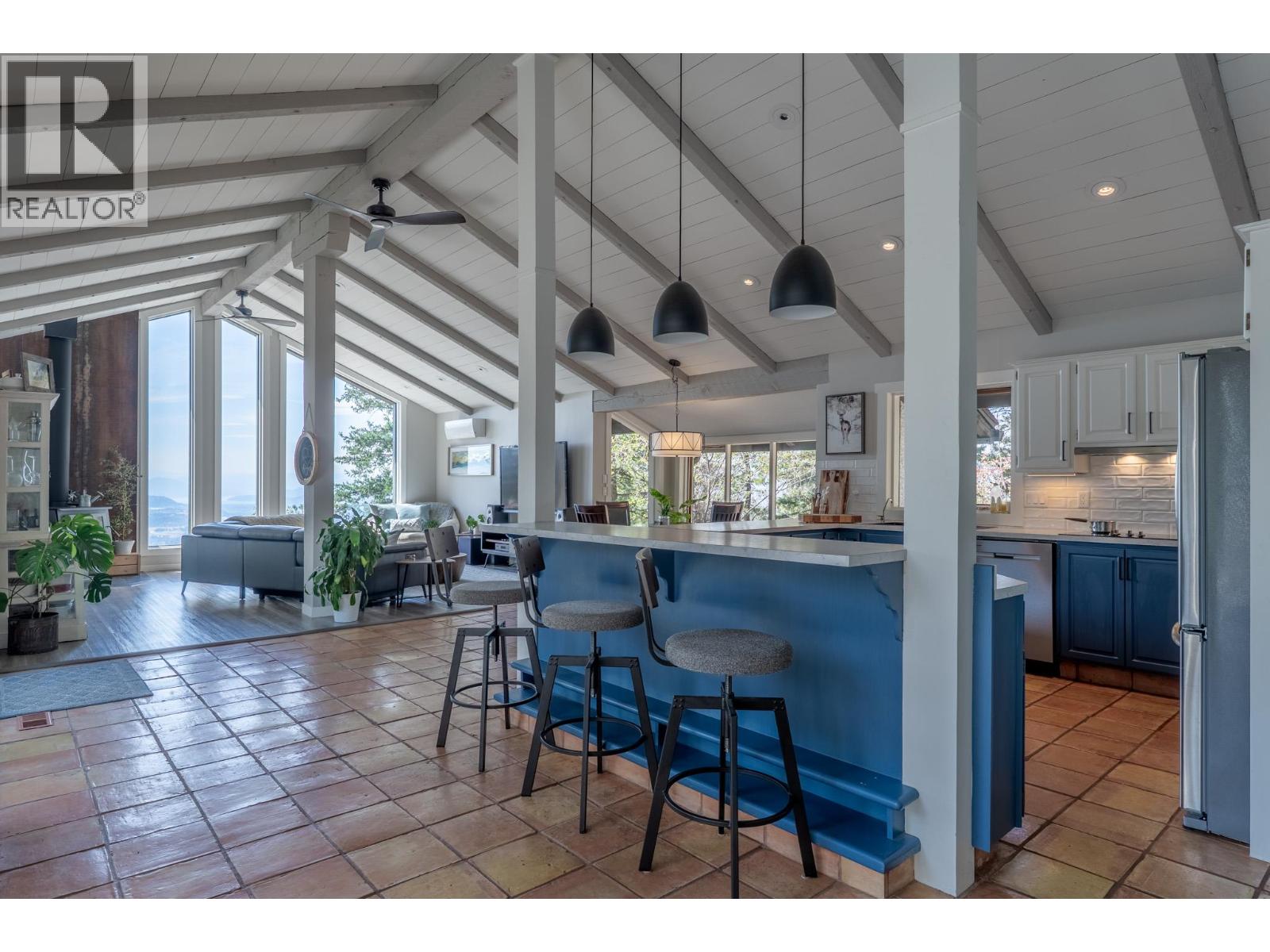 6474 Sierra Drive, Kelowna, British Columbia  V1P 1A4 - Photo 6 - 10398605