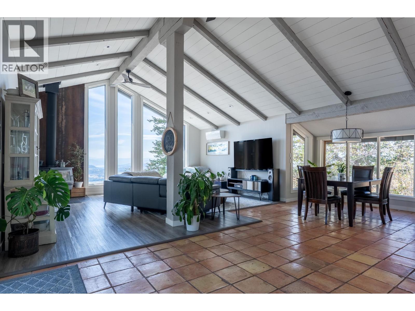 6474 Sierra Drive, Kelowna, British Columbia  V1P 1A4 - Photo 8 - 10398605