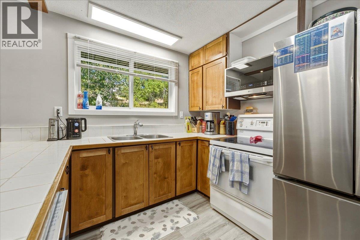 8404 Lakeview Drive, Coldstream, British Columbia  V1B 1W3 - Photo 12 - 10399482