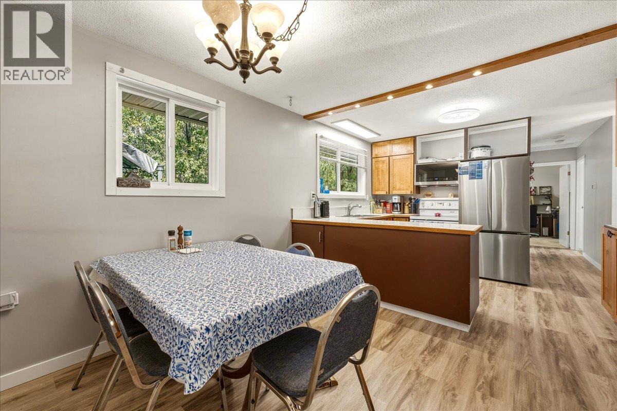 8404 Lakeview Drive, Coldstream, British Columbia  V1B 1W3 - Photo 15 - 10399482