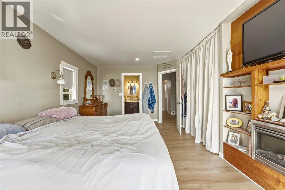8404 Lakeview Drive, Coldstream, British Columbia  V1B 1W3 - Photo 17 - 10399482