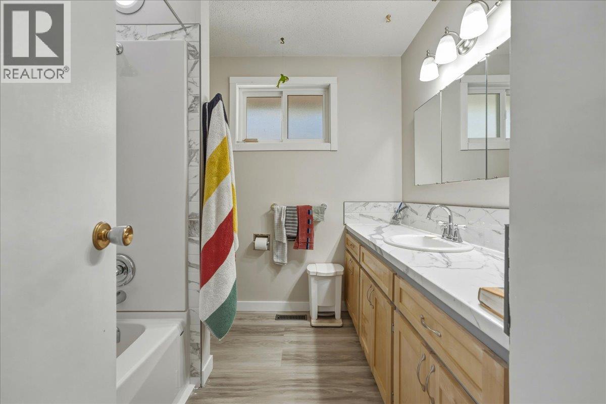 8404 Lakeview Drive, Coldstream, British Columbia  V1B 1W3 - Photo 25 - 10399482