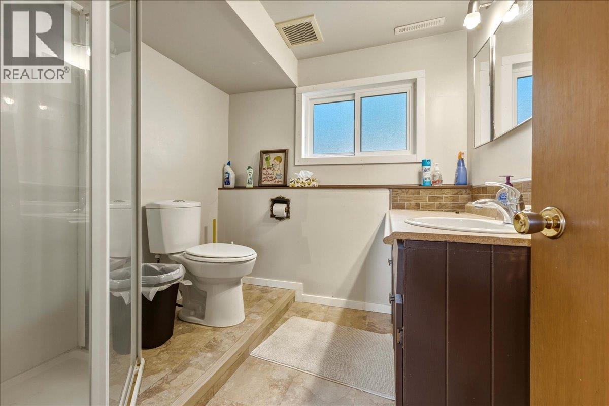 8404 Lakeview Drive, Coldstream, British Columbia  V1B 1W3 - Photo 33 - 10399482