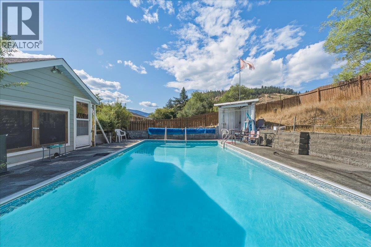 8404 Lakeview Drive, Coldstream, British Columbia  V1B 1W3 - Photo 4 - 10399482