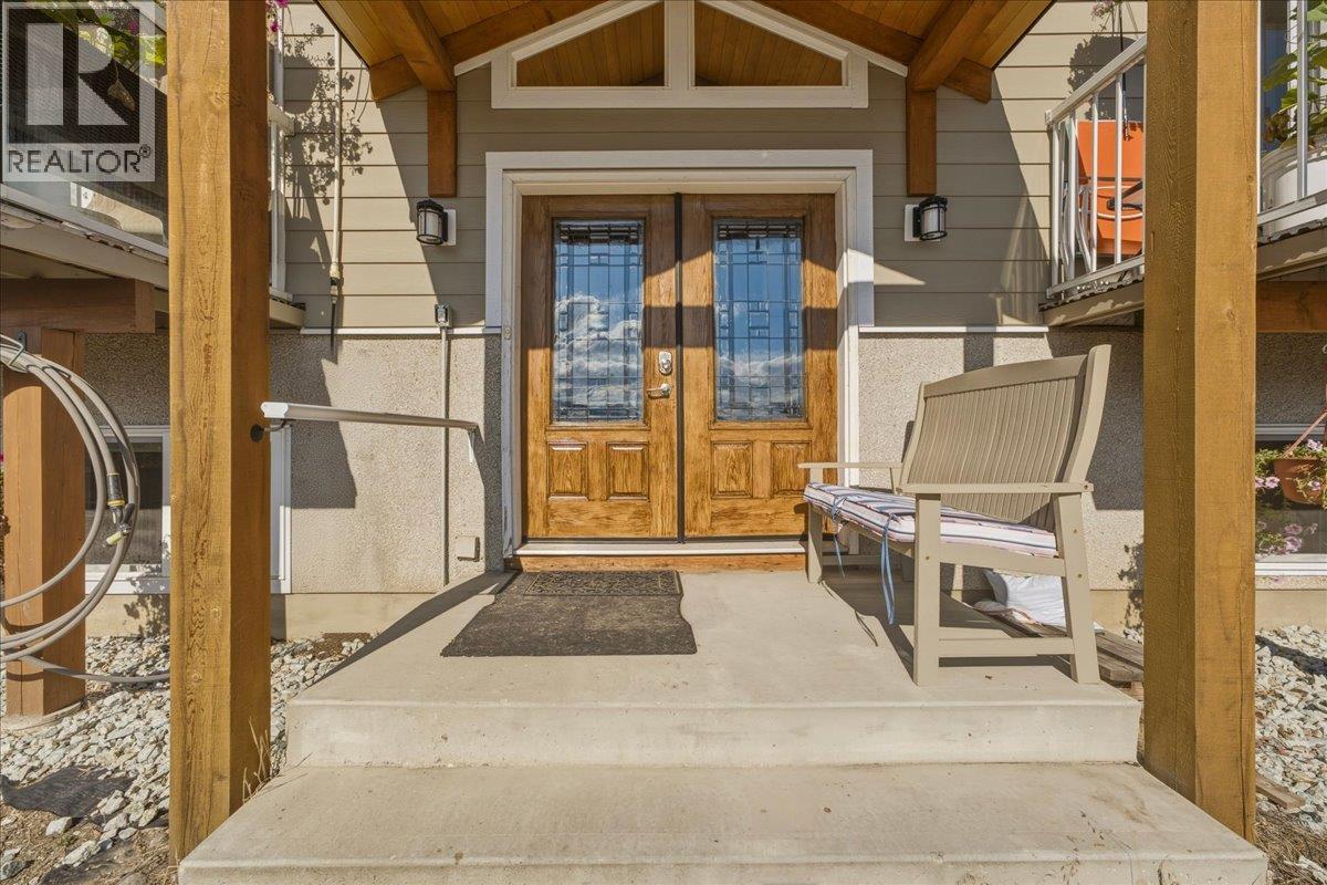 8404 Lakeview Drive, Coldstream, British Columbia  V1B 1W3 - Photo 5 - 10399482