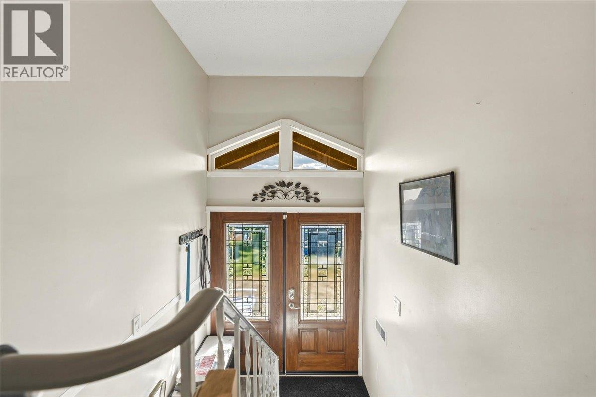 8404 Lakeview Drive, Coldstream, British Columbia  V1B 1W3 - Photo 6 - 10399482