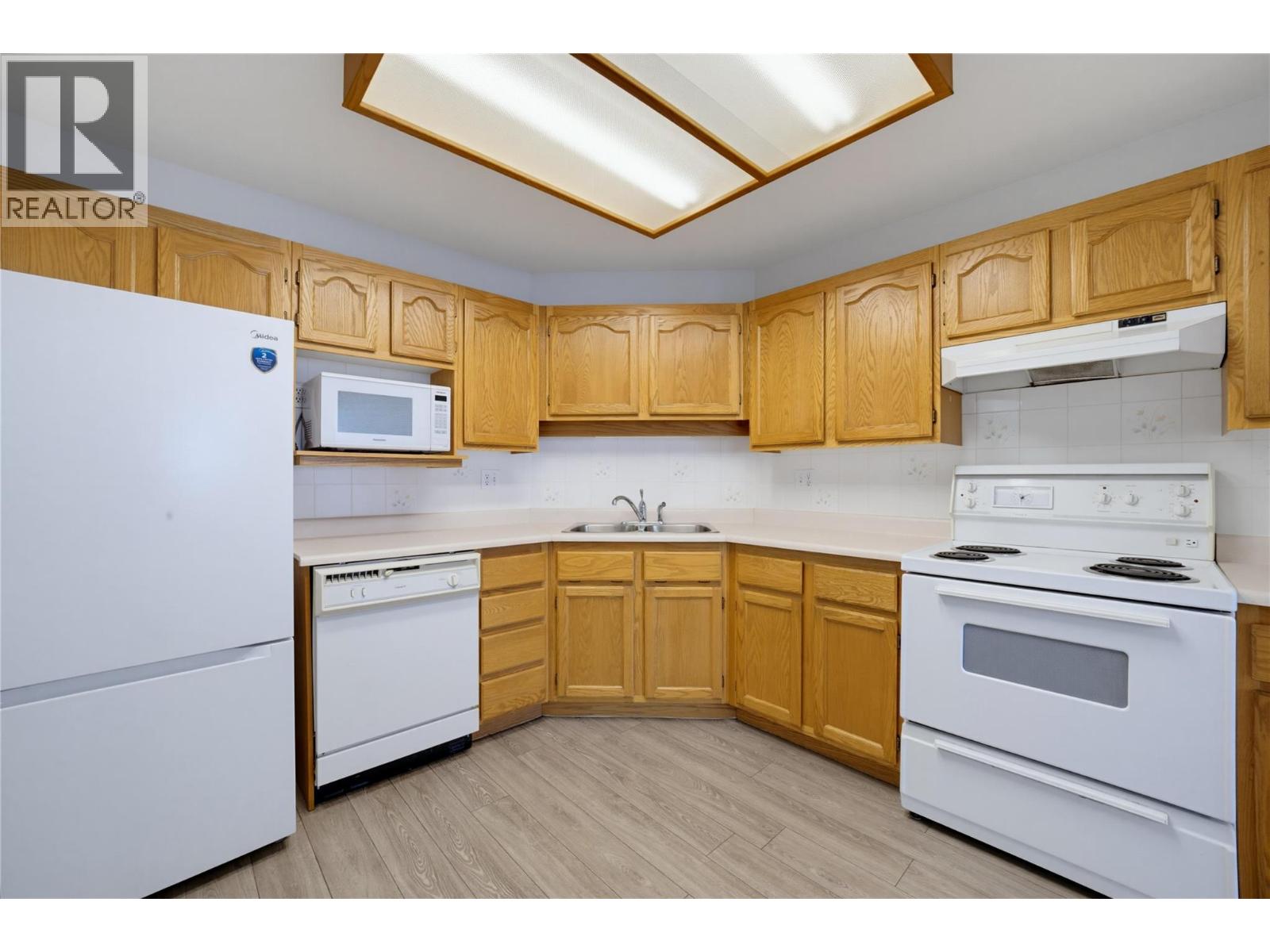 250 5 Street Se Unit# 111, Salmon Arm, British Columbia  V1E 1J8 - Photo 2 - 10399556