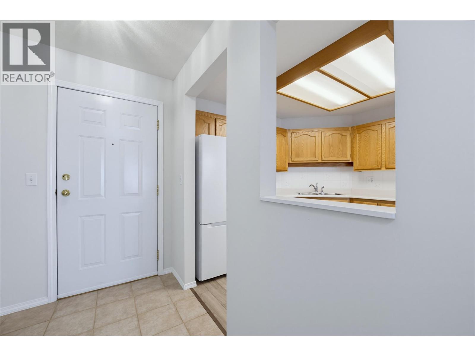 250 5 Street Se Unit# 111, Salmon Arm, British Columbia  V1E 1J8 - Photo 4 - 10399556