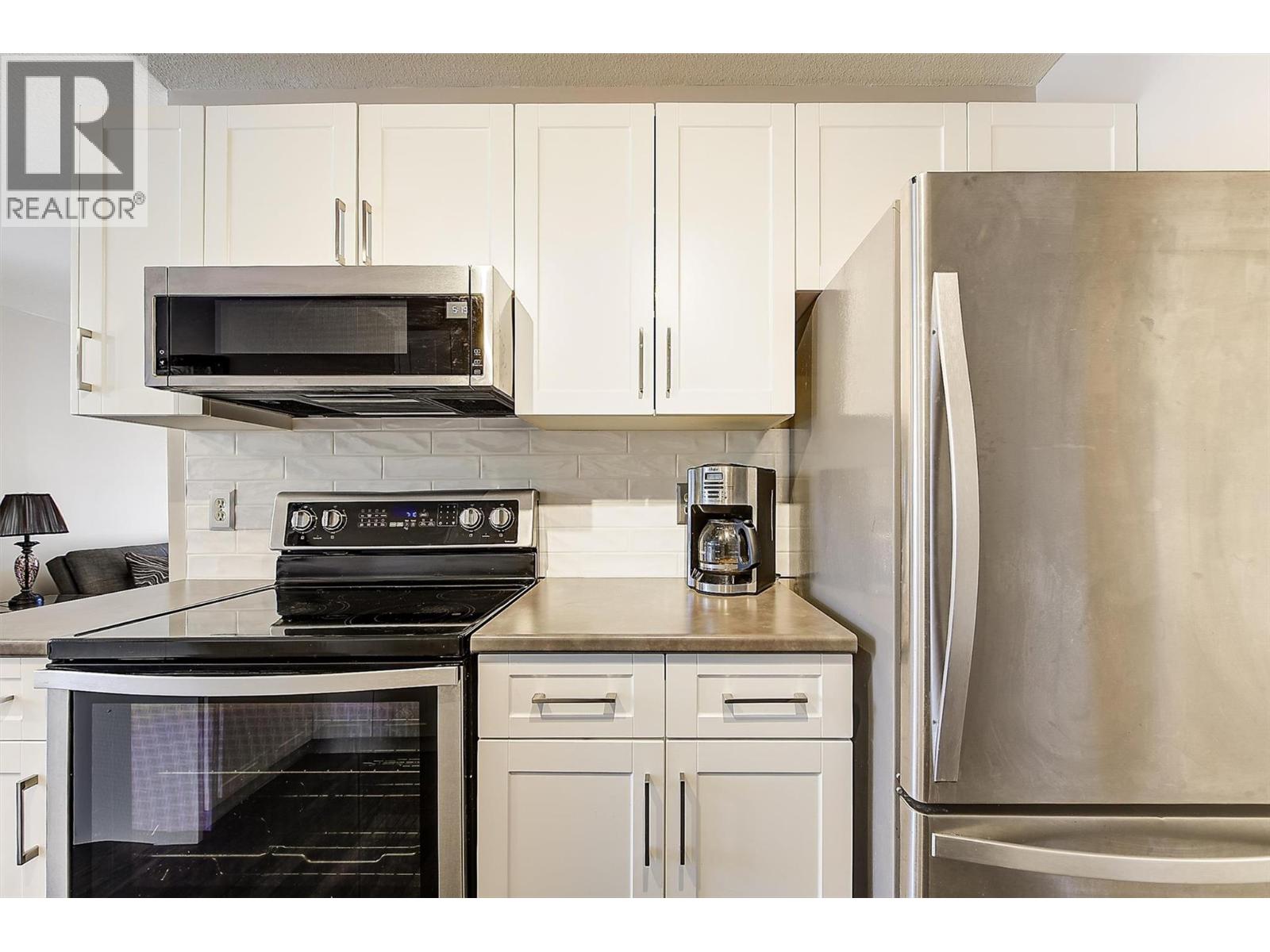 3842 Gordon Drive Unit# 216, Kelowna, British Columbia  V1W 3G4 - Photo 2 - 10399575