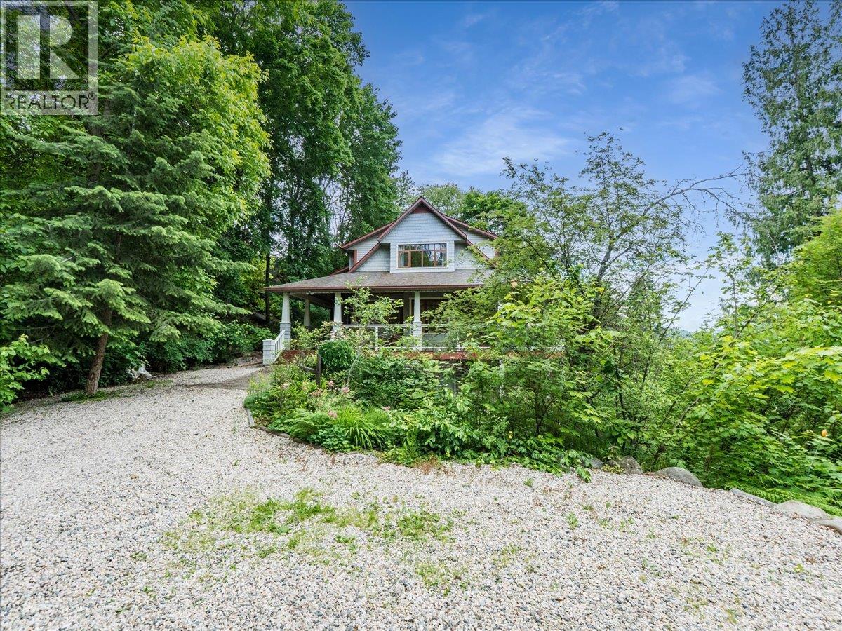 711 Regent Street, Nelson, British Columbia  V1L 5W5 - Photo 2 - 10399514