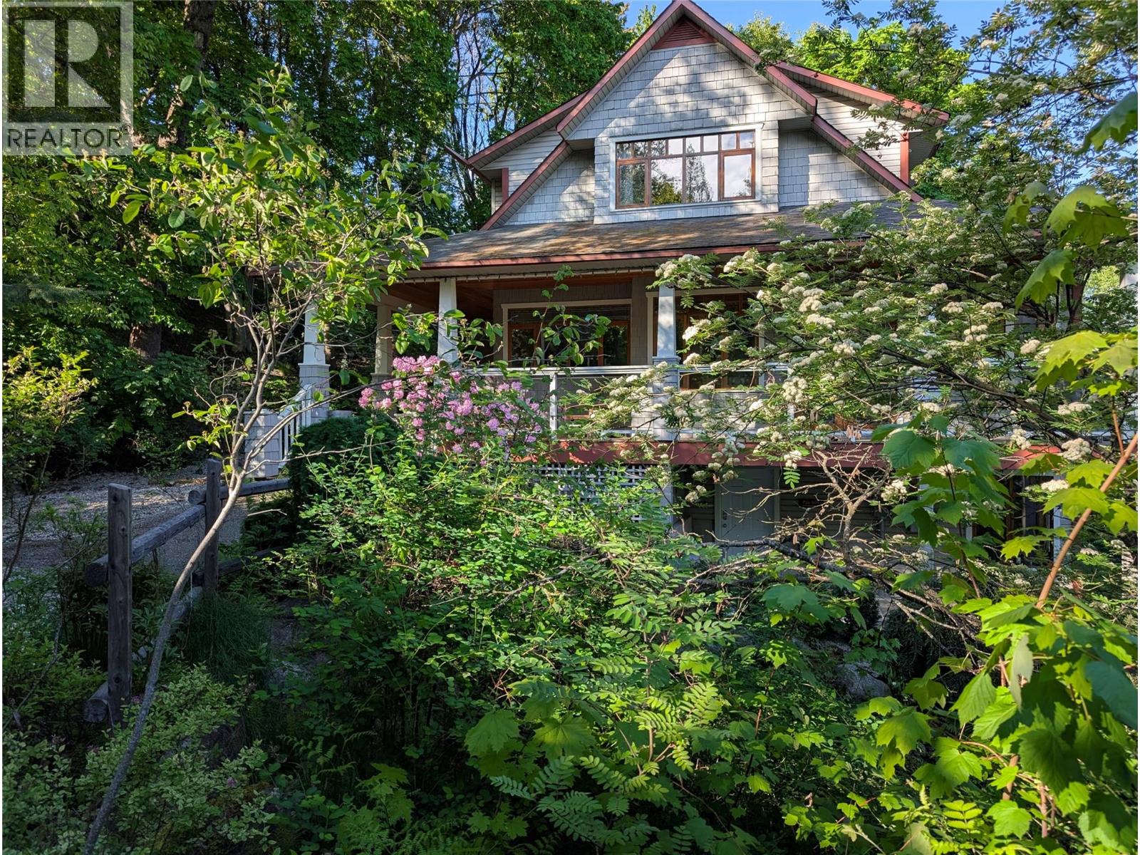 711 Regent Street, Nelson, British Columbia  V1L 5W5 - Photo 3 - 10399514