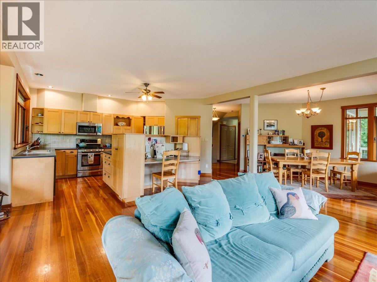 711 Regent Street, Nelson, British Columbia  V1L 5W5 - Photo 34 - 10399514