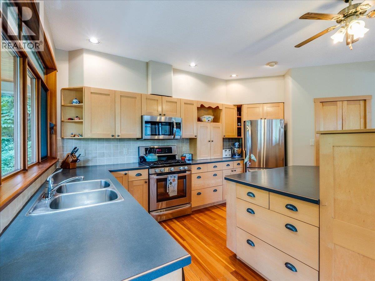 711 Regent Street, Nelson, British Columbia  V1L 5W5 - Photo 35 - 10399514