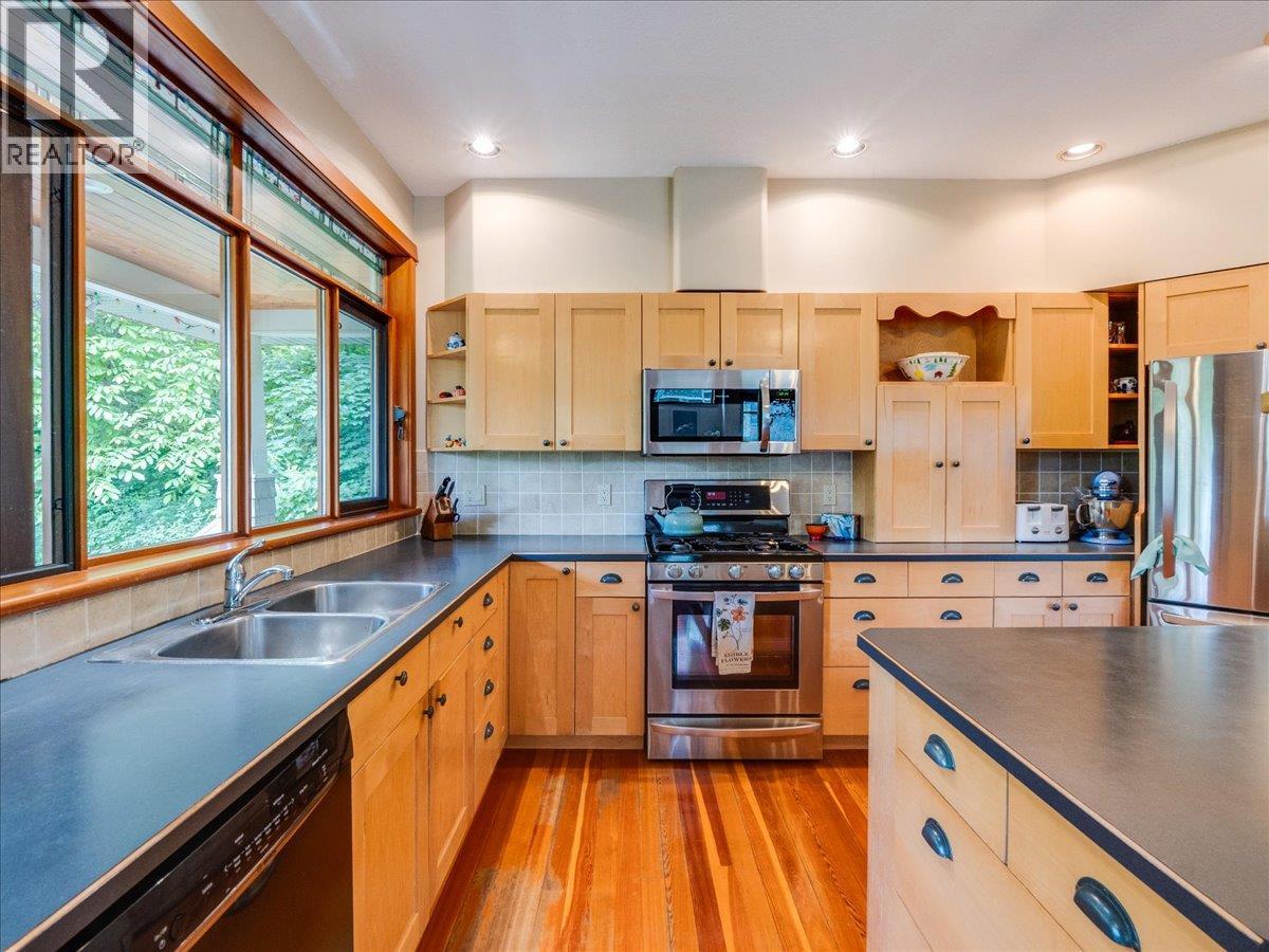 711 Regent Street, Nelson, British Columbia  V1L 5W5 - Photo 37 - 10399514