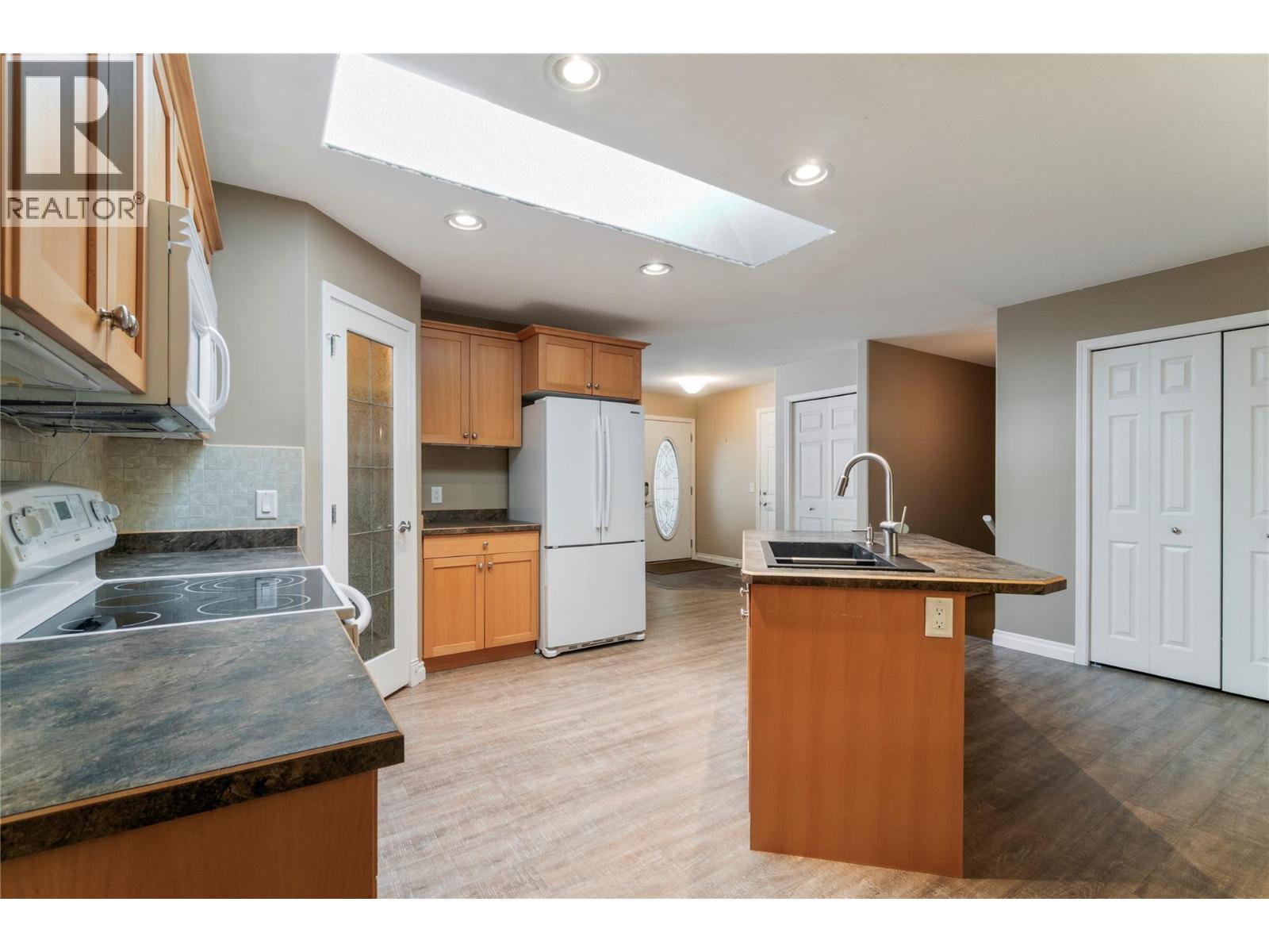 831 37 Street Se, Salmon Arm, British Columbia  V1E 3M2 - Photo 10 - 10399399