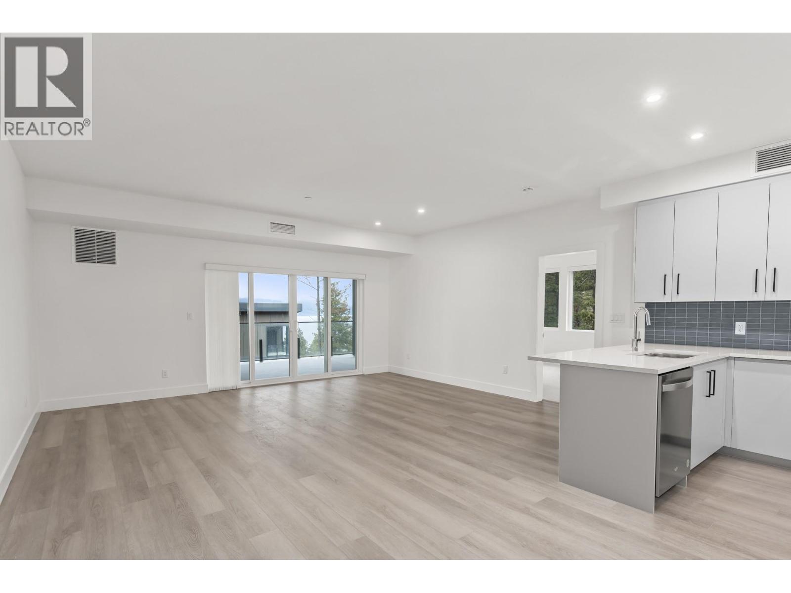 3434 Mckinley Beach Drive Unit# 209, Kelowna, British Columbia  V1V 0H3 - Photo 3 - 10399452