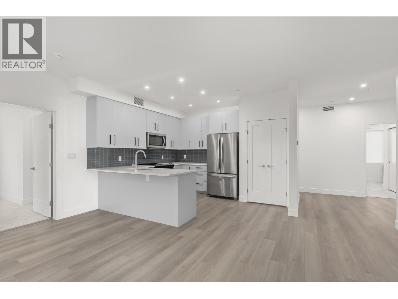 3434 Mckinley Beach Drive Unit# 209, Kelowna, British Columbia  V1V 0H3 - Photo 5 - 10399452
