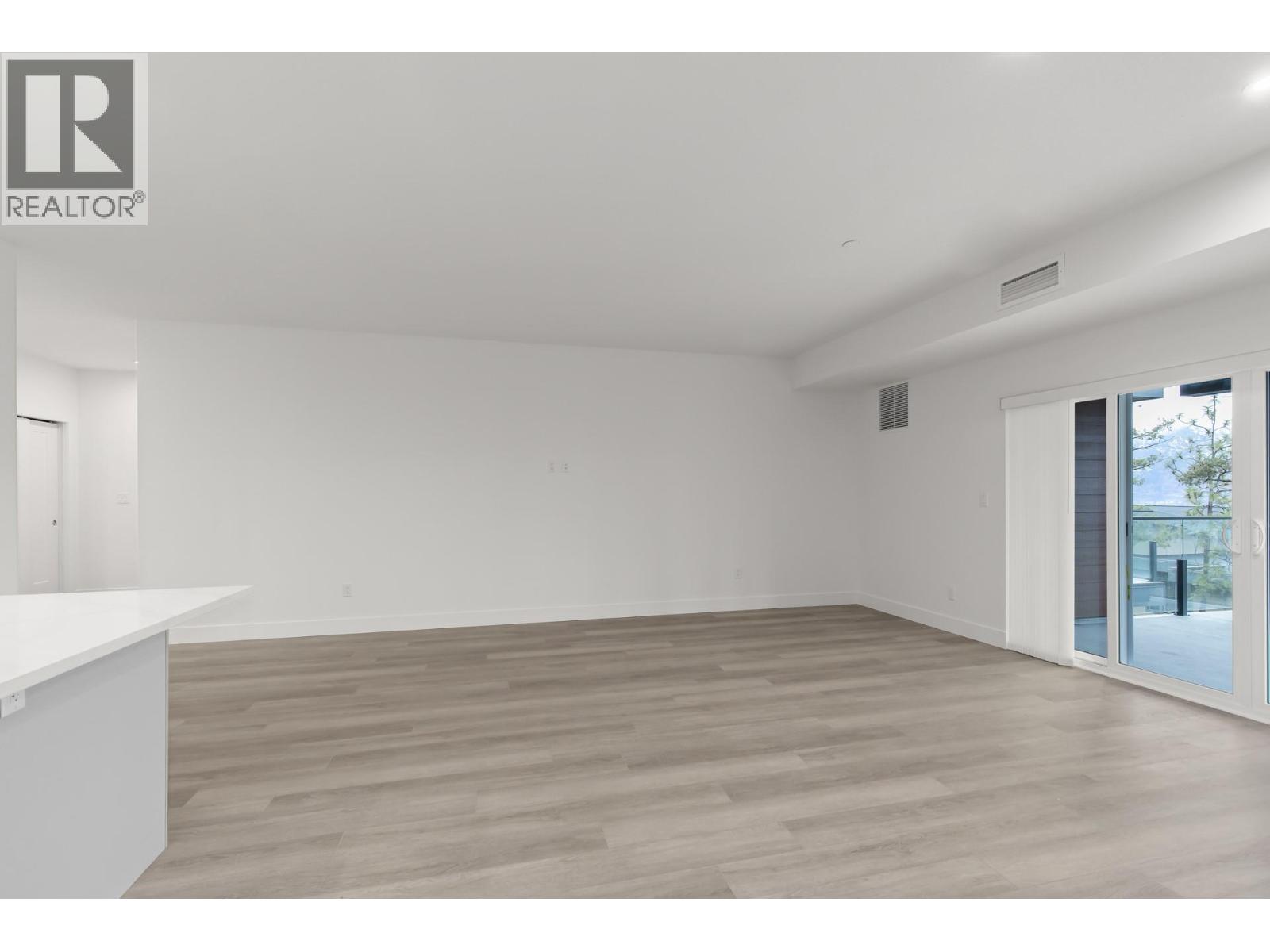 3434 Mckinley Beach Drive Unit# 209, Kelowna, British Columbia  V1V 0H3 - Photo 7 - 10399452