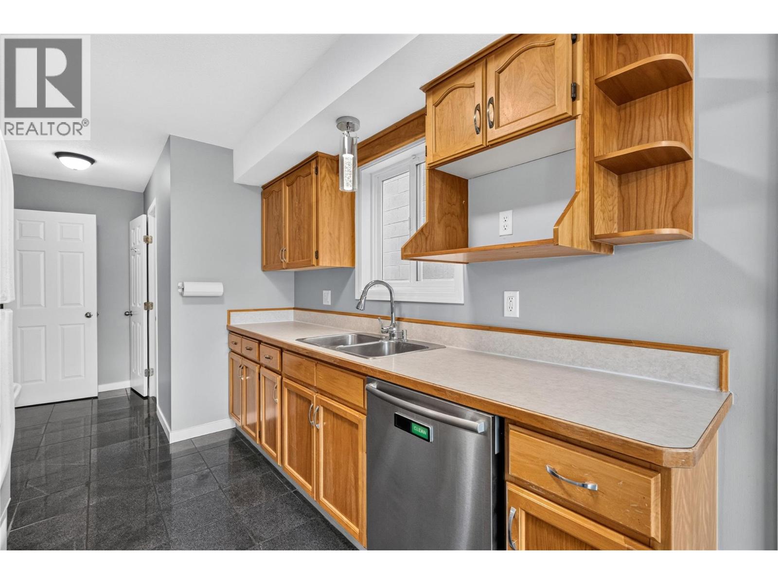 460 Rene Avenue Unit# 101, Penticton, British Columbia  V2A 7M2 - Photo 3 - 10399324