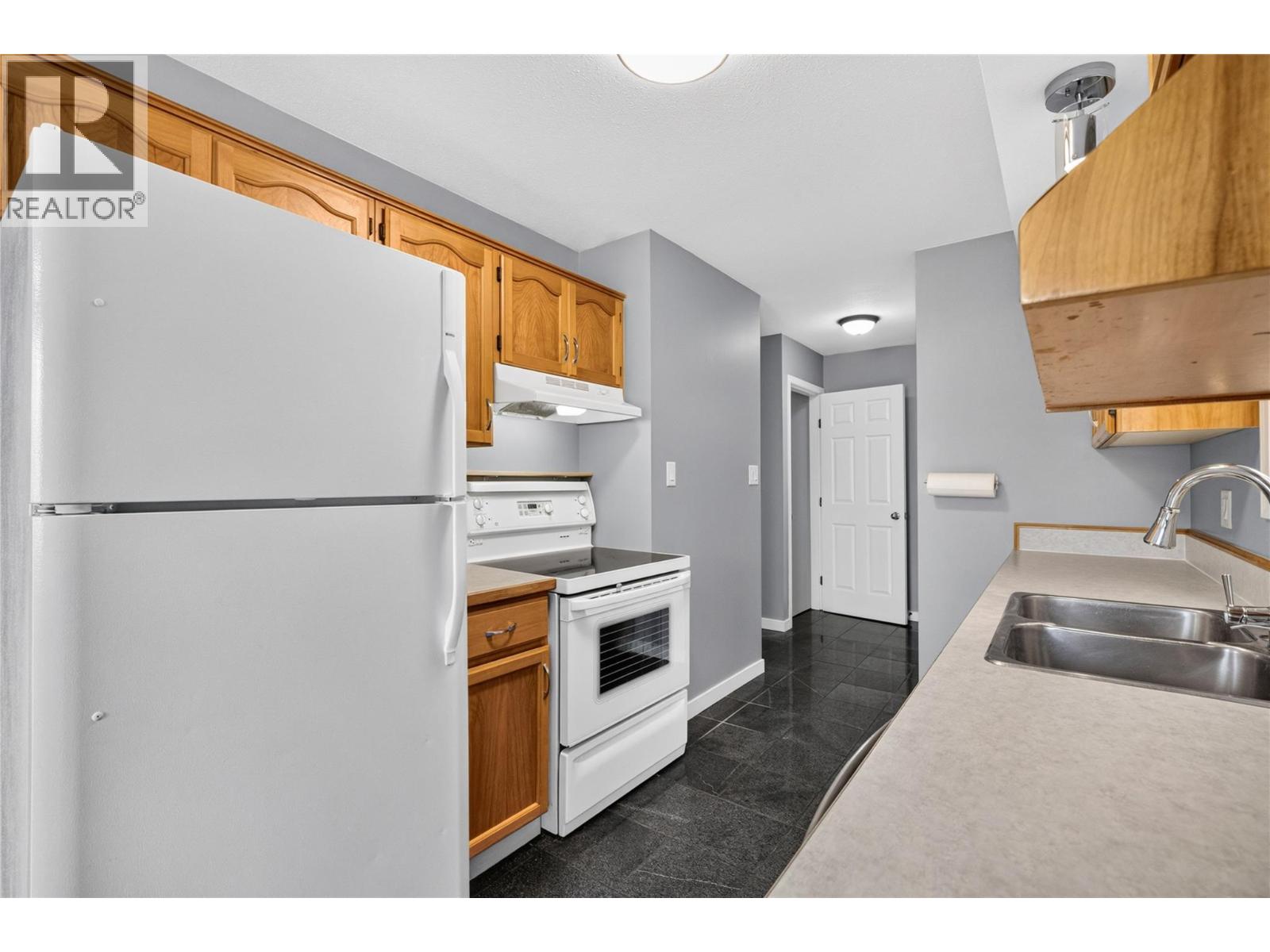 460 Rene Avenue Unit# 101, Penticton, British Columbia  V2A 7M2 - Photo 4 - 10399324