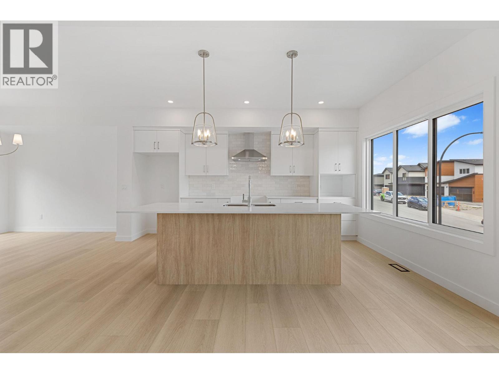 434 Arrowleaf Rise, Coldstream, British Columbia  V1B 2M4 - Photo 2 - 10399516